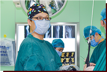 【徐州日报】敬业奉献铺底色 无影灯下显忠诚——betway在线登陆朱辉:做百姓健康的『手』护者